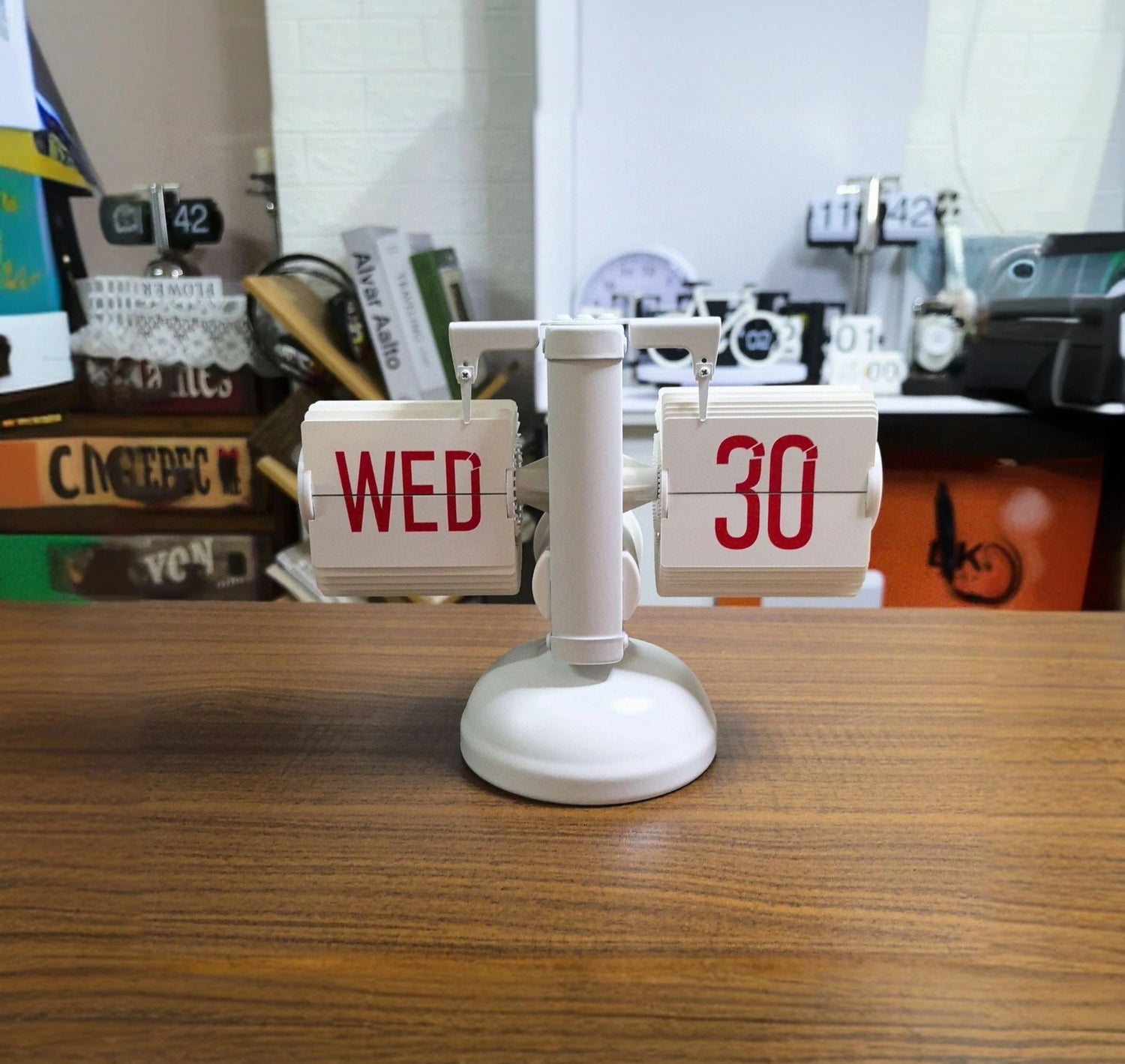COMPLETE WHITE FLIP CLOCK