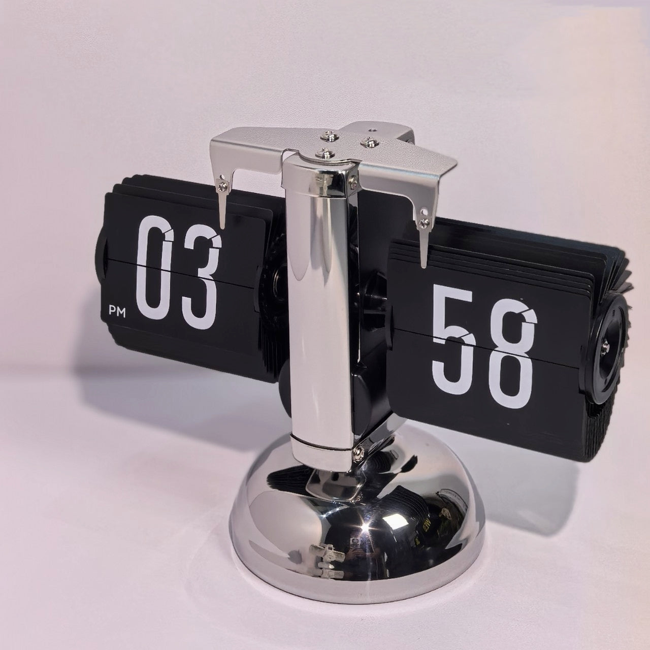 Complete Steel Flip Clock • Retro Style, Timeless Elegance