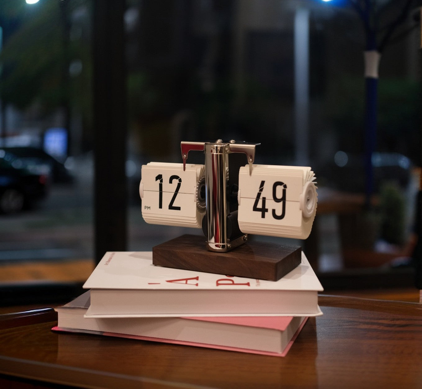 STEEL FLIP CLOCK WITH WHITE FLIPS AND WOODEN BASE